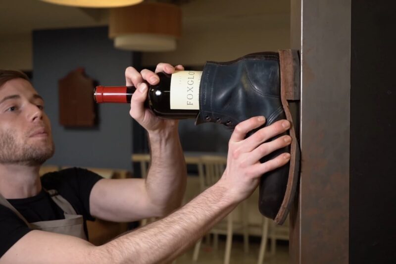 Wine opener shoe